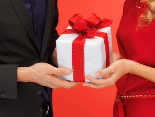 Poster - man and woman's hands with gift box