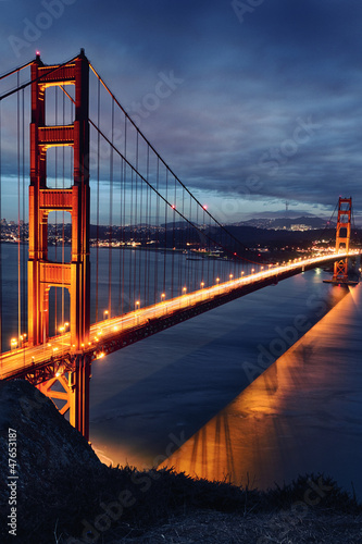 Obraz na płótnie canvas trzyczęściowy "tryptyk" Most Golden Gate i światła San Francisco