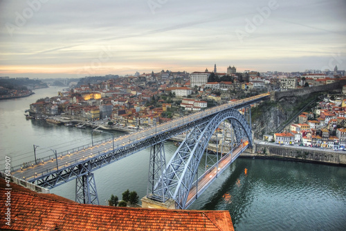 Board z aluminiowym obramowaniem Ponte luis i most, porto, portugalia