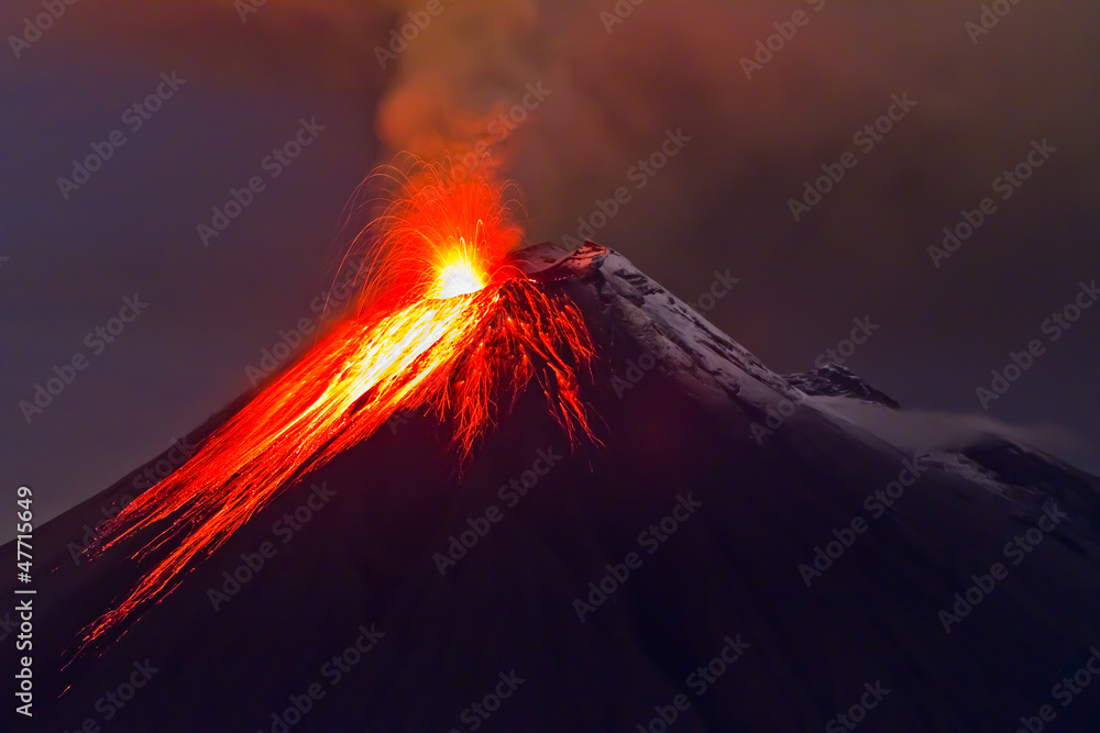 eruption of the volcano with molten lava - obrazy, fototapety, plakaty 