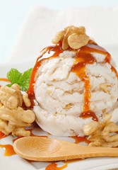 Sticker - Walnut ice cream with caramel sauce