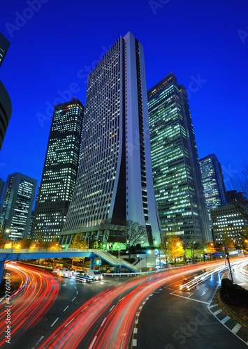 Board z aluminiowym obramowaniem Shinjuku, tokyo, budynki biurowe w Japonii