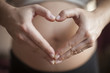 Ciąża-serce z dłoni