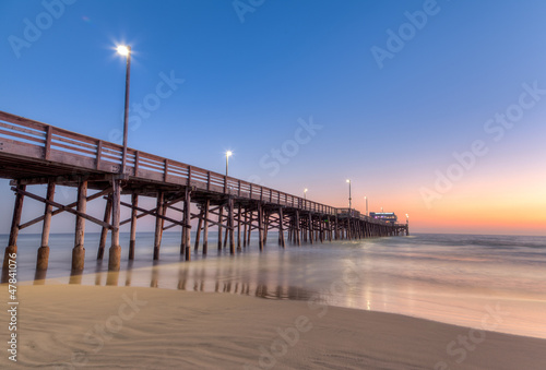 Tapeta ścienna Newport beach molo po zachodzie słońca