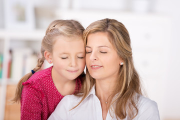 Canvas Print - mutter und tochter mit geschlossenen augen