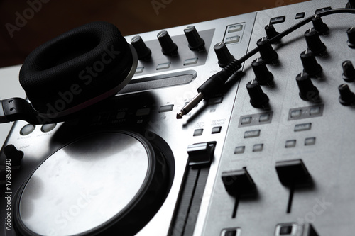 Plakat na papierze fotorealistycznym Mikser dj