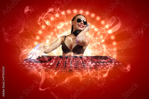 Plakat na papierze fotorealistycznym Dj i mikser