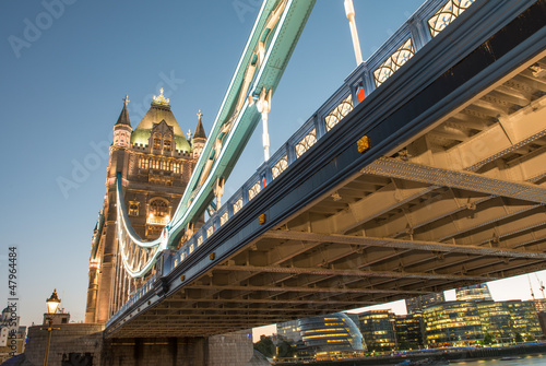 wspaniale-kolory-i-swiatla-tower-bridge