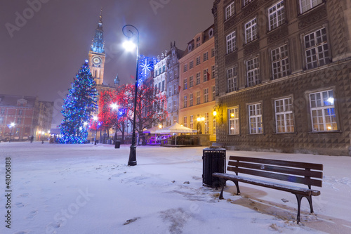 Fototapeta na wymiar Old town of Gdansk in winter scenery with Christmas tree, Poland