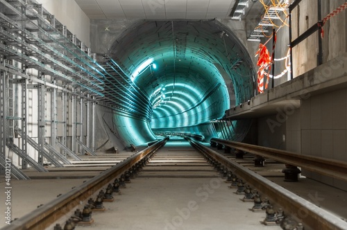 Obraz na płótnie canvas dwuczęściowy "dyptyk" Podziemny tunel z niebieskimi światłami