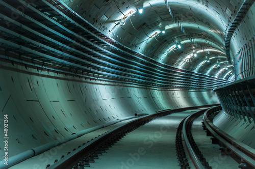 Plakat Metro  podziemny-tunel-z-niebieskimi-swiatlami