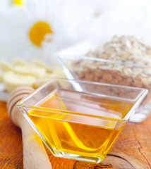 Wall Mural - Honey in the glass bowl on the wooden table