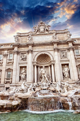 Poster - Autumn sunset above Trevi Fountain - Fontana di Trevi in Rome