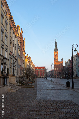 Board z aluminiowym obramowaniem Stare miasto w gdańsku, polska.