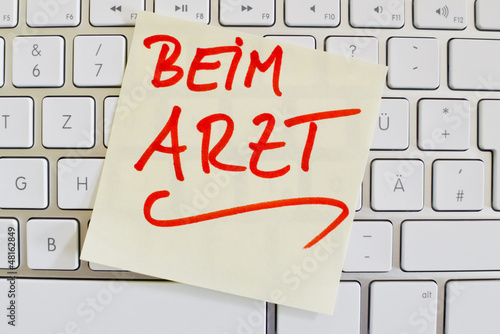 Notiz Auf Computer Tastatur Beim Arzt Buy This Stock Photo And Explore Similar Images At Adobe Stock Adobe Stock