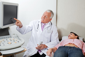 Wall Mural - Radiologist With Female Patient At Clinic