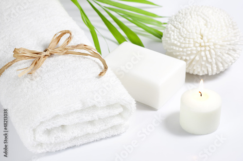 Fotografia Towel and sponge spa bath concept on white background