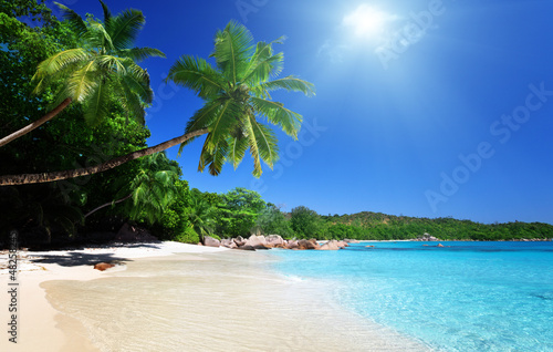 Board z aluminiowym obramowaniem Anse Lazio Beach na wyspie praslin, Seszele