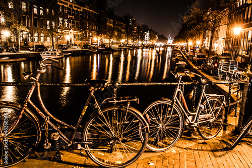 Fotoboard na płycie Amsterdam nocą, Holandia