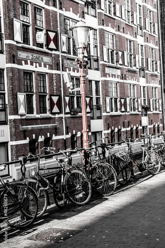 Fotoboard na płycie Typowa architektura amsterdamska z rowerami