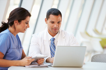 Wall Mural - Doctor And Nurse Having Informal Meeting In Hospital Canteen