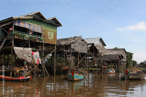 Cuadros en Lienzo Vue générale de la rue principale de Kampong Phluk