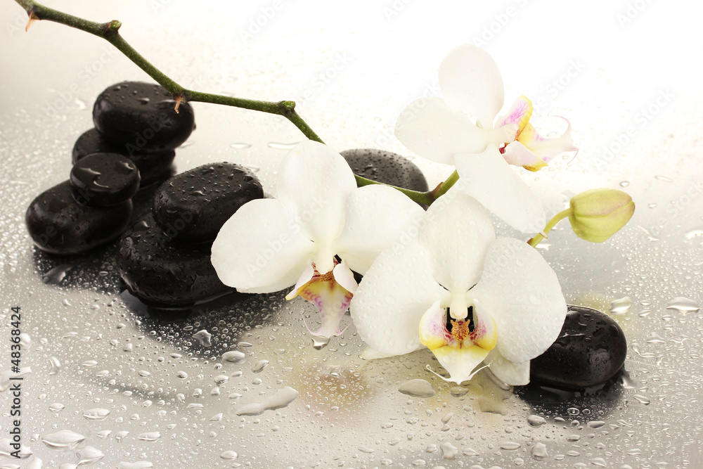 czarne-bazaltowe-kamienie-doo-masazu-i-biala-orchidea