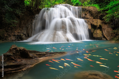 Naklejka ścienna The Huai Mae Khamin Waterfall , Thailand