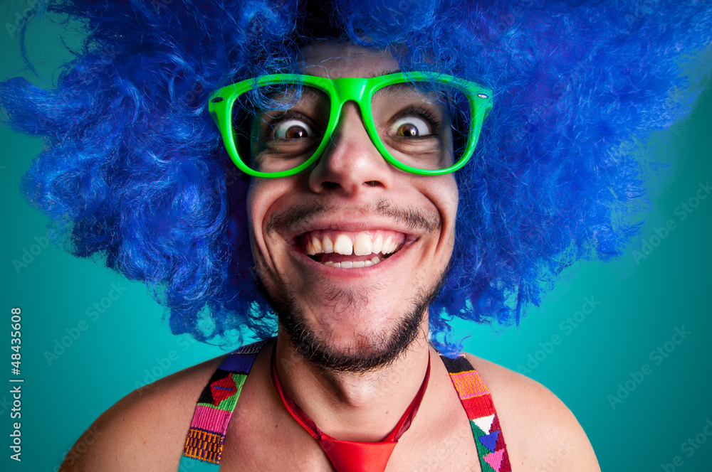 Funny guy naked with blue wig and red tie - obrazy, fototapety, plakaty 