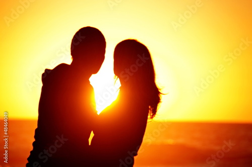 Foto-Kissen - loving couple beach sunset (von flucas)