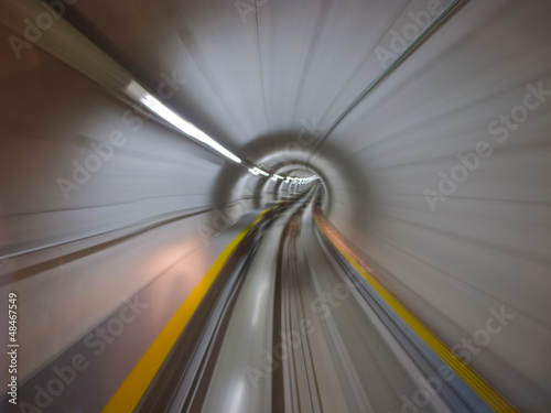 Board z aluminiowym obramowaniem Przez tunel