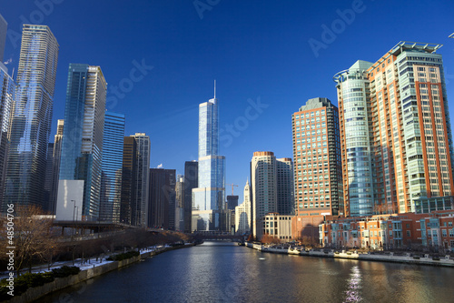 Fotoboard na płycie Rzeka chicago z miejskich drapaczy chmur i riverwalk, il, usa
