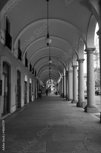 Board z aluminiowym obramowaniem Novara city shot b \u0026 w image