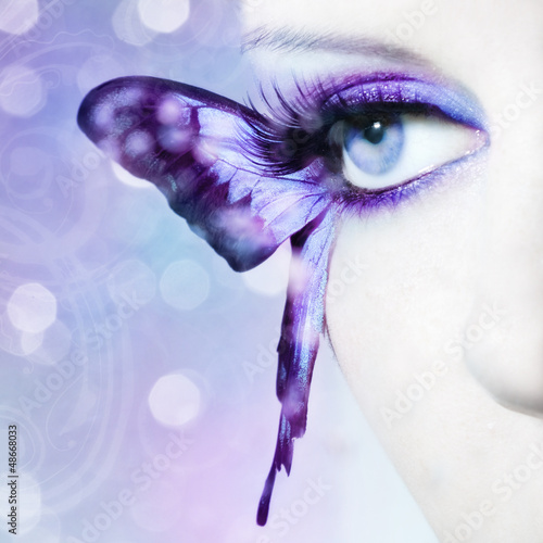 Obraz w ramie beautiful woman eye close up with butterfly wings