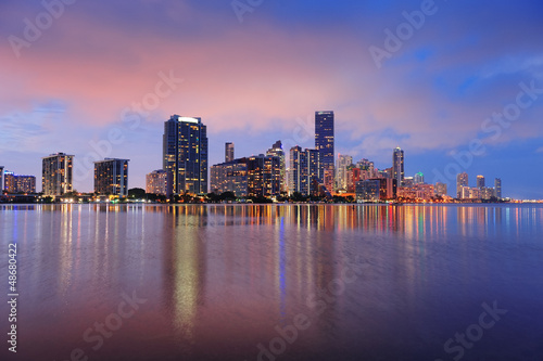 Plakat na papierze fotorealistycznym Scena nocna miami