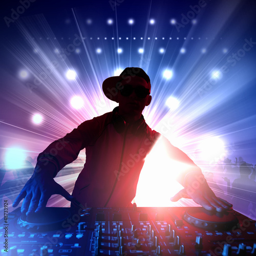 Plakat na papierze fotorealistycznym Dj i mikser