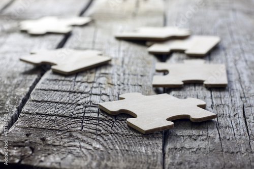 Fototapeta do kuchni Puzzle on wooden boards team business concept