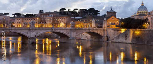 Naklejka na drzwi Puente sobre el Tiber y cupula de San Pedro del Vaticano (Roma)