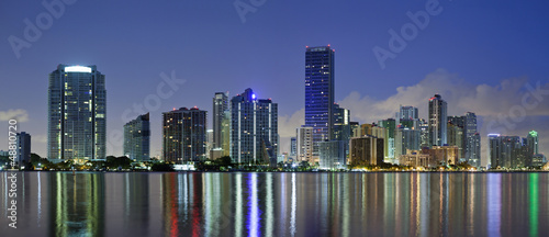 Plakat na papierze fotorealistycznym Panoramę Miami.