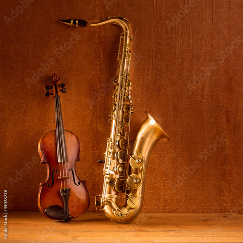 klasyczna-muzyka-sax-tenorowy-saksofon-skrzypce-w-vintage