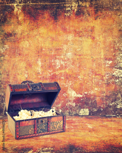 Naklejka - mata magnetyczna na lodówkę treasure chest with jewelry inside