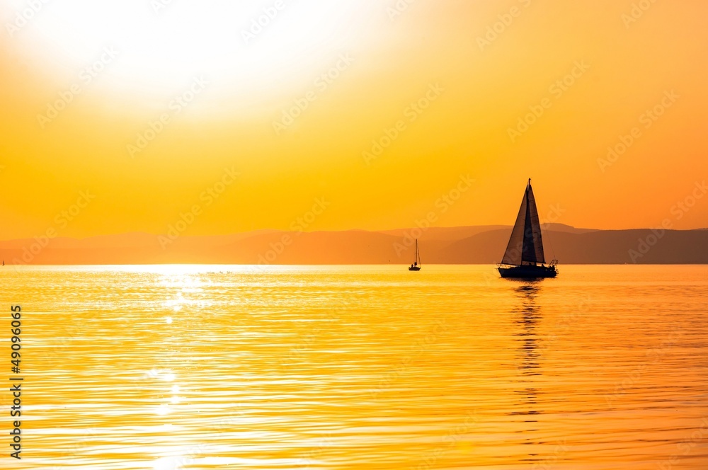 Foto-Doppelrollo - Sailing boats with a beautiful sunset