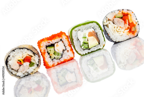 Tapeta ścienna Sushi roll na białym tle