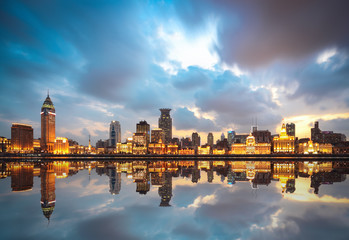 Poster - beautiful huangpu river at dusk