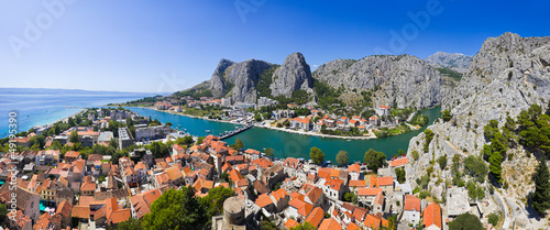 Plakat na papierze fotorealistycznym Panorama miasta omis w chorwacji