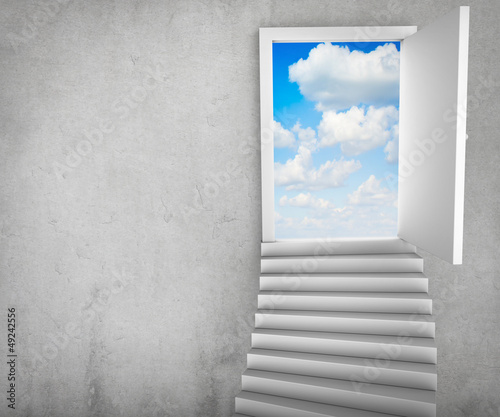 Board z aluminiowym obramowaniem Schody i magiczne drzwi prowadzące do Cloudscape