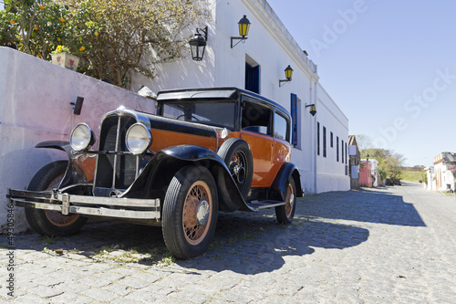 Fototapeta na wymiar vintage car in Colonia street