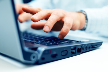 Fototapete - Closeup of typing male hands