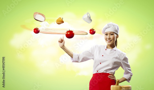 Fotoboard na płycie Asian kobieta kucharz podejmowania pizzy