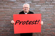 © Brigitte Bohnhorst - protestierender senior